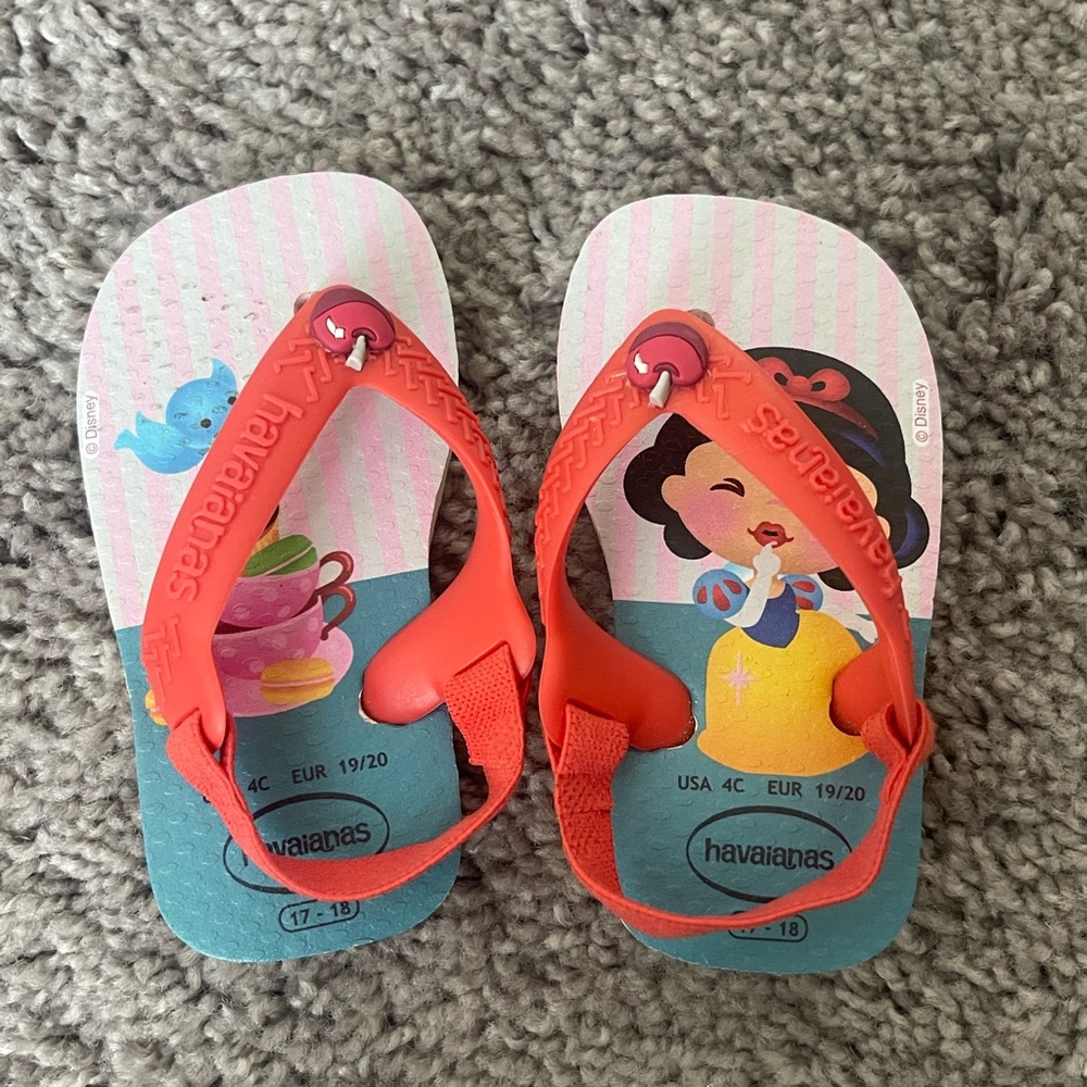 0-6m Havaianas Snow White size 3